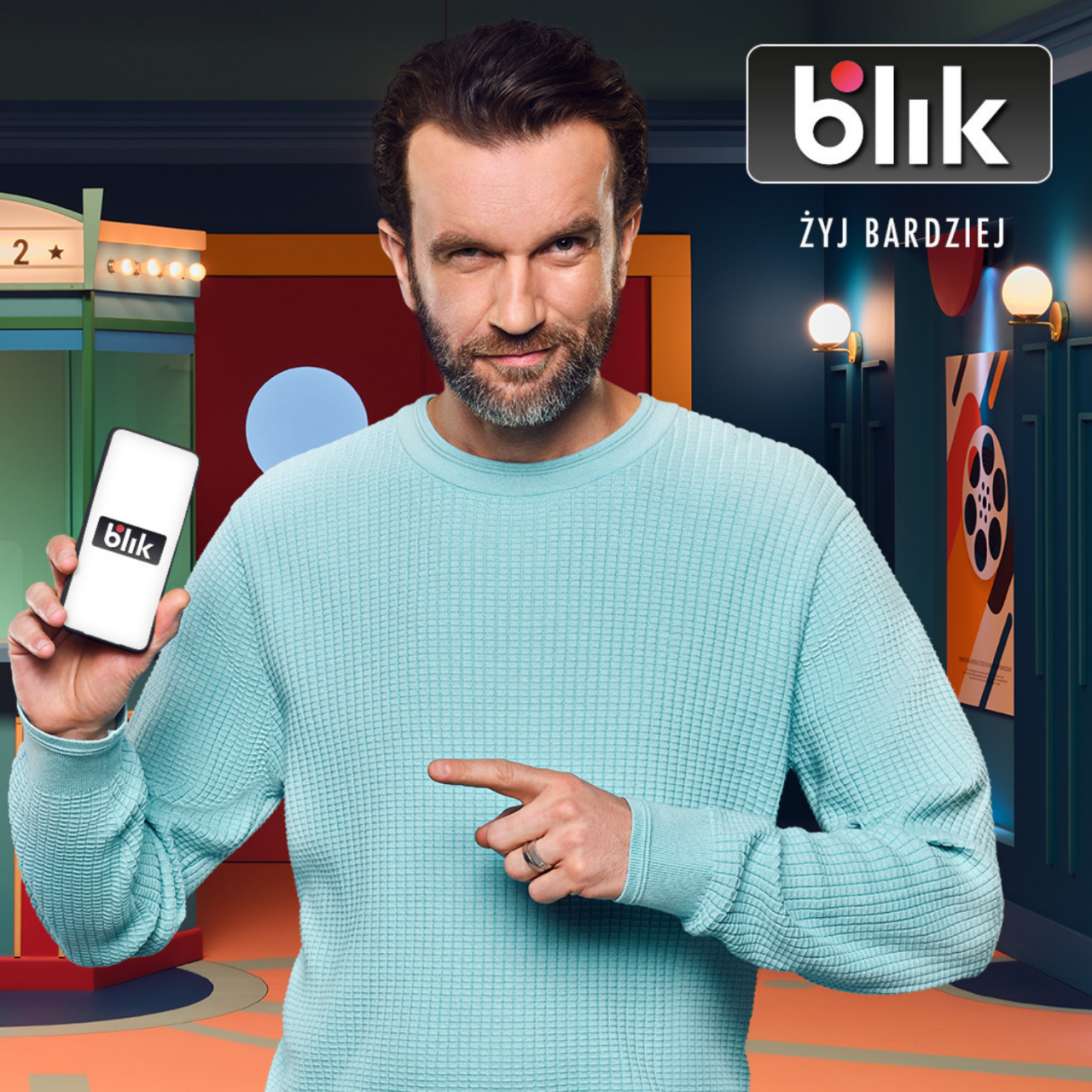 Tomasz Kot in the Blik commercial encourages "Be a payment star". 